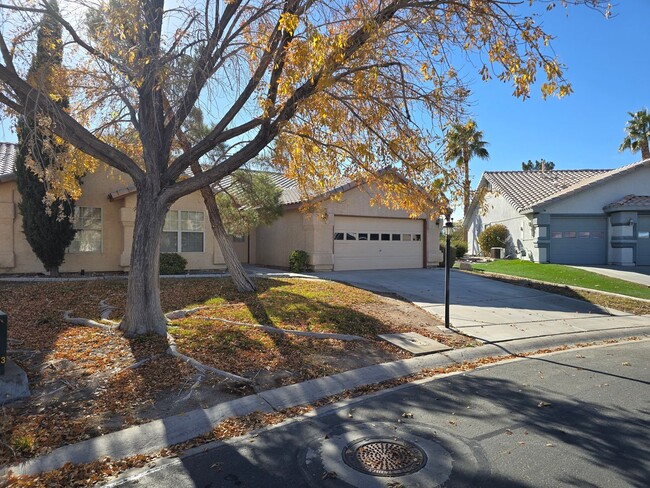 5233 Elm Grove Dr in Las Vegas, NV - Building Photo - Building Photo