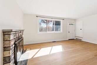 23 Salem Rd in Weaverville, NC - Foto de edificio - Building Photo