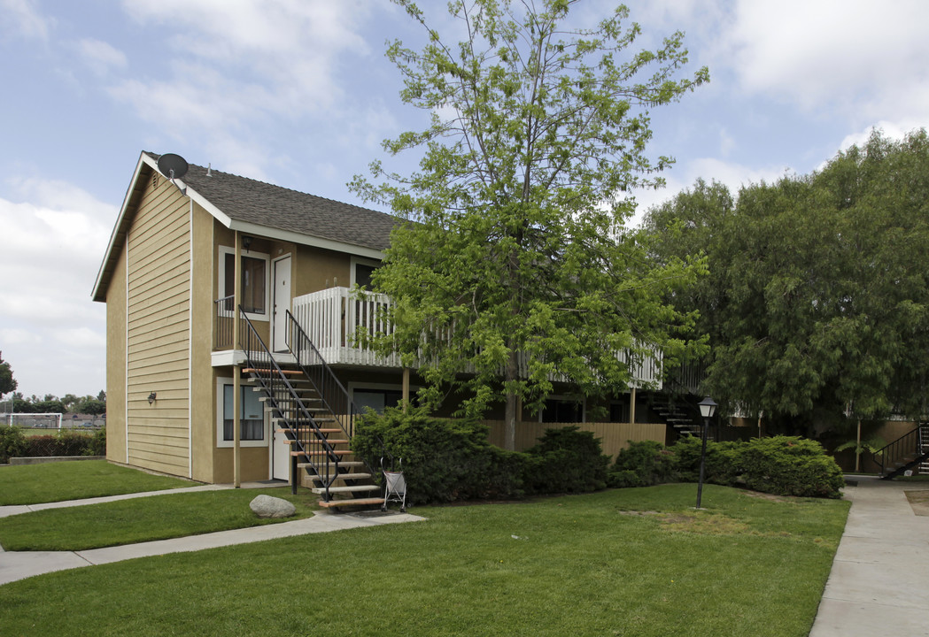 Wilshire Apartments in Fullerton, CA - Building Photo