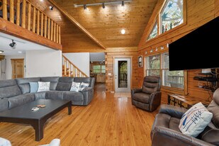 5000 Gahan St NE in Rockford, MI - Building Photo