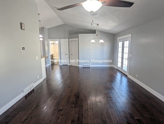 1041 Allen Peak Cir in Ogden, UT - Building Photo - Building Photo