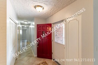 5217 Canterbury Dr in Sarasota, FL - Building Photo - Building Photo