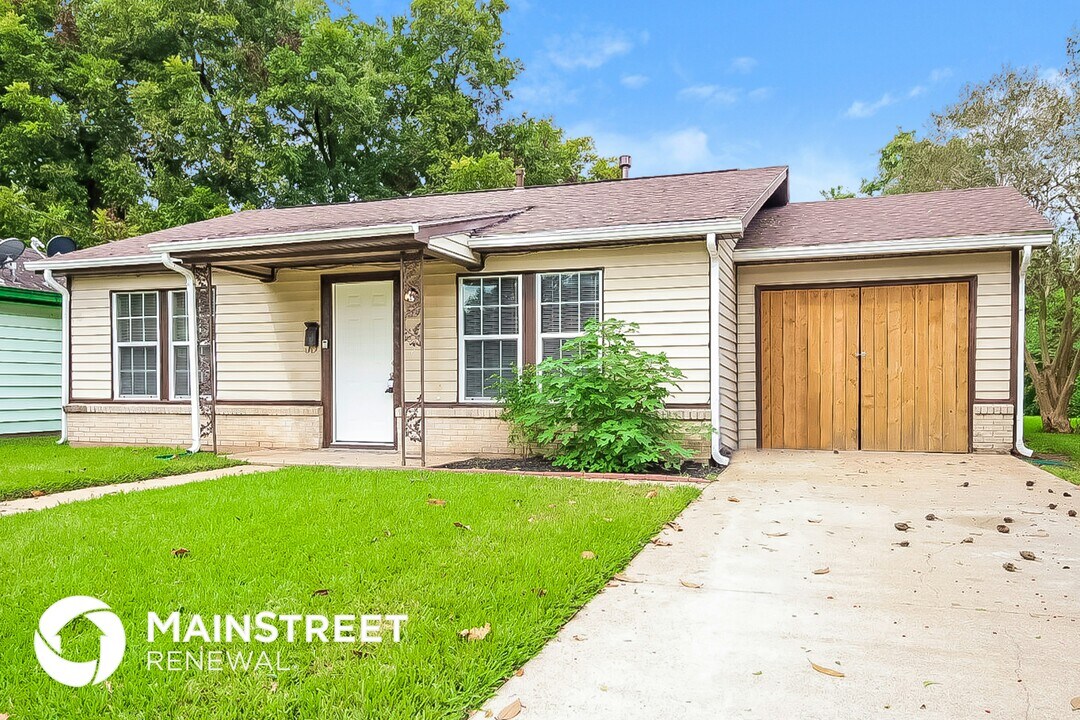 719 W Park St in Sugar Land, TX - Building Photo