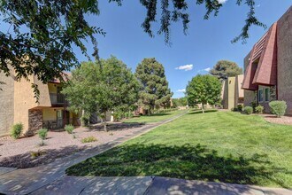 5097 Indian River Dr in Las Vegas, NV - Building Photo - Building Photo