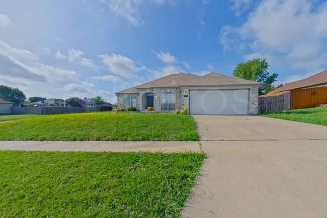 4914 Glenoak Dr
