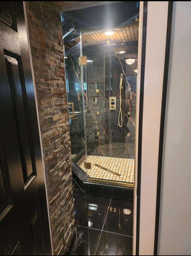 2 Park Ct, Unit B1 in East Orange, NJ - Foto de edificio - Building Photo