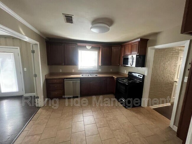 3704 Honeysuckle Rd in Montgomery, AL - Building Photo - Building Photo