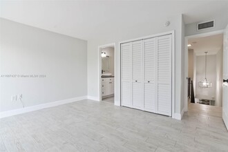 9355 Fontainebleau Blvd, Unit 224 in Miami, FL - Building Photo - Building Photo