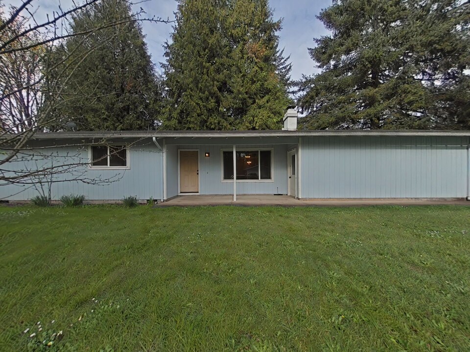 860 SE Lilly Ave in Corvallis, OR - Building Photo