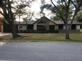 1433 Dewitt St in Port Charlotte, FL - Foto de edificio - Building Photo