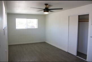 1125 Tamerack Ave in Las Vegas, NV - Building Photo - Building Photo