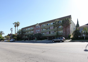 5860 Whitsett Ave Apartments