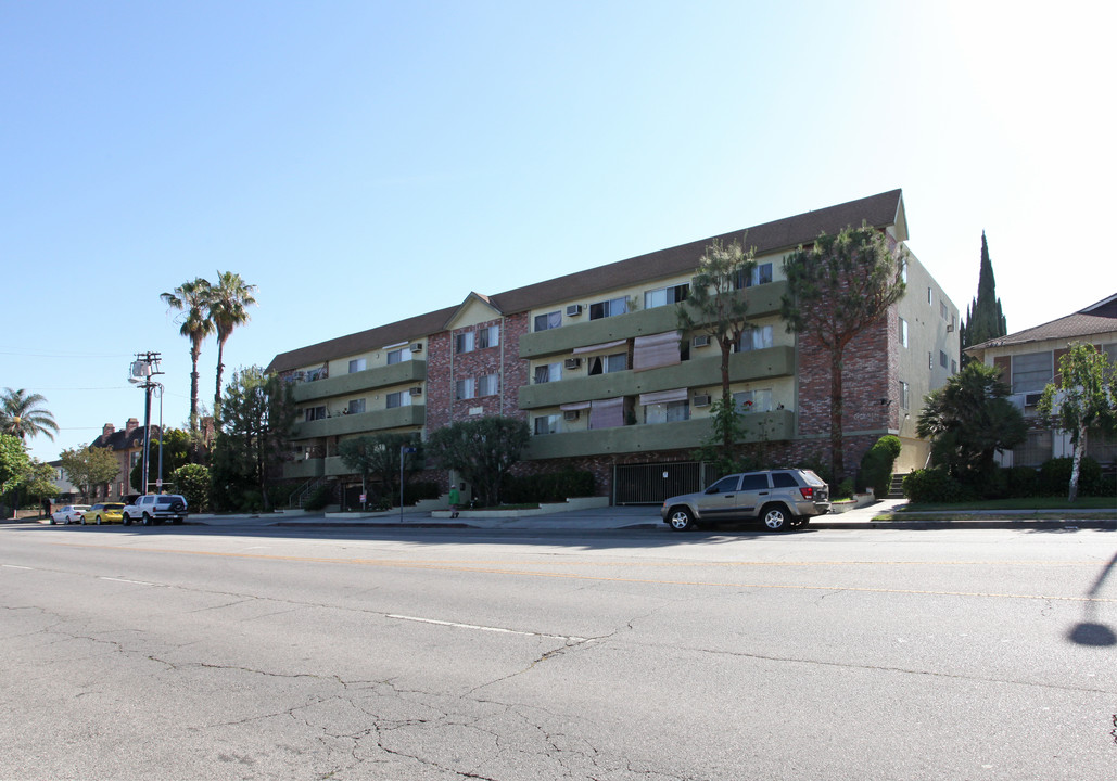 5860 Whitsett Ave in Valley Village, CA - Foto de edificio