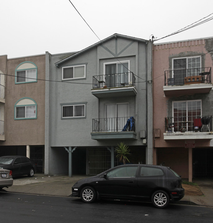 680 Sylvan St in Daly City, CA - Foto de edificio