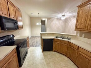 612 S Elm St in Sherman, TX - Building Photo - Building Photo