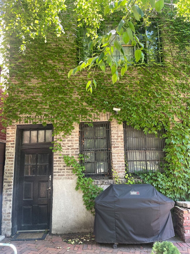 property at 2013 S Prairie Ave