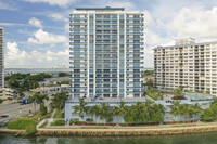 The Bridgewater in North Bay Village, FL - Foto de edificio - Building Photo