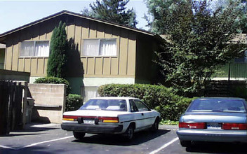 El Norte Gardens in Escondido, CA - Building Photo - Building Photo