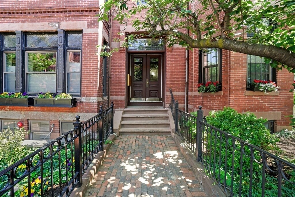 231 W Newton St in Boston, MA - Building Photo