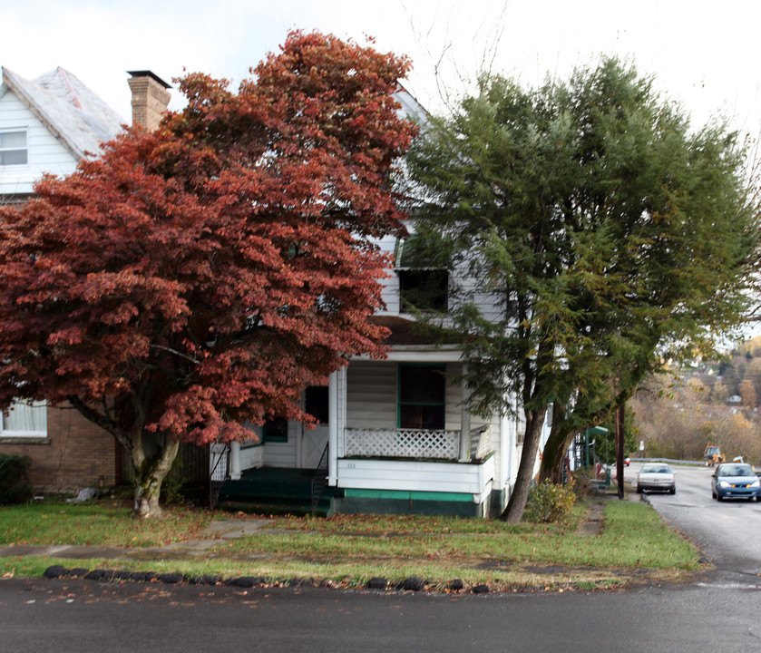 326 Gaston Ave in Fairmont, WV - Foto de edificio