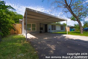 219 Leonidas Dr in San Antonio, TX - Building Photo