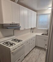 8561 Holloway Dr in West Hollywood, CA - Building Photo