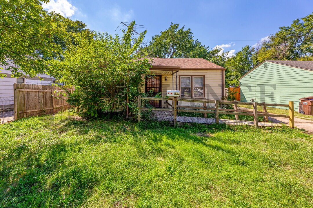 537 Richmond N in Wichita, KS - Building Photo