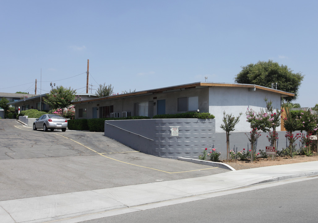 5285 Tyler St in Riverside, CA - Building Photo