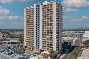 Executive Towers Condominiums in Phoenix, AZ - Building Photo