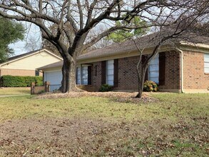 3917 Van Deman Dr in Benbrook, TX - Building Photo - Building Photo