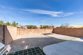 3816 Hollycroft Dr in North Las Vegas, NV - Building Photo - Building Photo