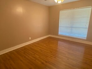 2913 Moores Ln in Texarkana, TX - Building Photo - Building Photo