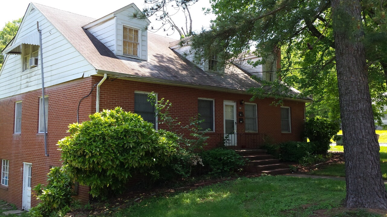 929 Glenwood Ave, Unit B in Greensboro, NC - Foto de edificio