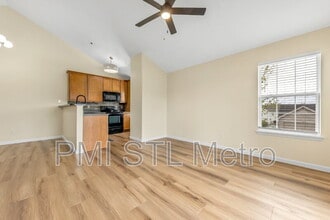 6303 Spring River Dr in O'Fallon, MO - Foto de edificio - Building Photo