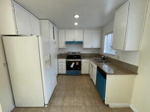 719 N Eucalyptus Ave in Inglewood, CA - Foto de edificio - Building Photo