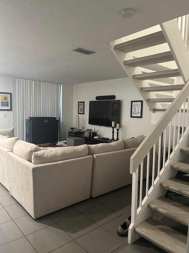 3424 Torremolinos Ave in Doral, FL - Foto de edificio - Building Photo