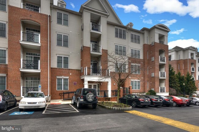 property at 200 W Elm St