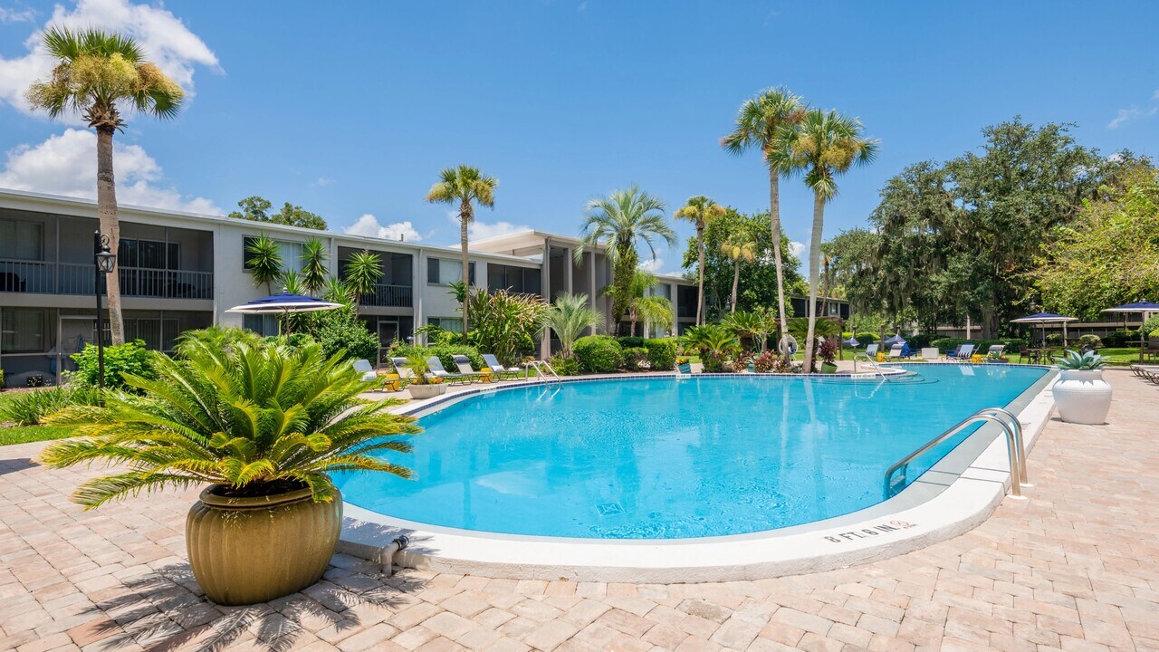 Lakewood Village in Jacksonville, FL - Foto de edificio