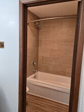 2701 Kingsbridge Pl in Anchorage, AK - Foto de edificio - Building Photo