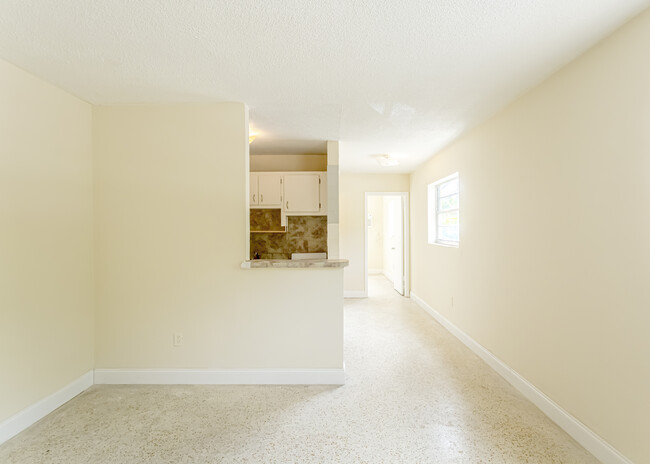 940 W 29th St in Hialeah, FL - Foto de edificio - Interior Photo