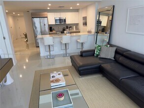 9940 W Bay Harbor Dr in Bay Harbor Islands, FL - Foto de edificio - Building Photo