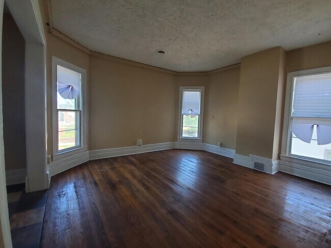 817 2nd Ave-Unit -3 in Council Bluffs, IA - Building Photo - Building Photo