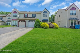 19 Longbrook Ln in Freehold, NJ - Building Photo - Building Photo