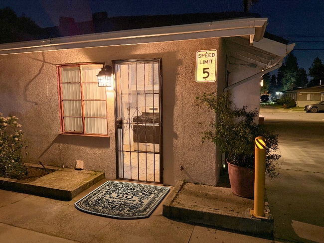 property at 843 W Walnut Ave