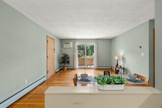 76 Lionel Ave in Waltham, MA - Building Photo - Building Photo