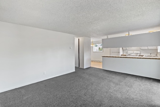 11540 Pinehurst Way NE in Seattle, WA - Foto de edificio - Building Photo