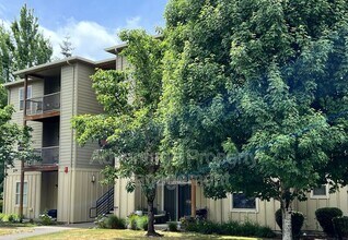 519 Catron St N in Monmouth, OR - Foto de edificio - Building Photo