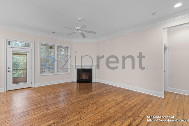 1025 N Sharon Amity Rd in Charlotte, NC - Building Photo - Building Photo