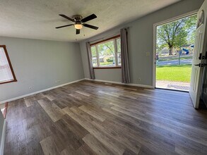 2313 E Wilshire Rd in Springfield, IL - Building Photo - Building Photo