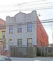 10436 37th Dr in Corona, NY - Building Photo